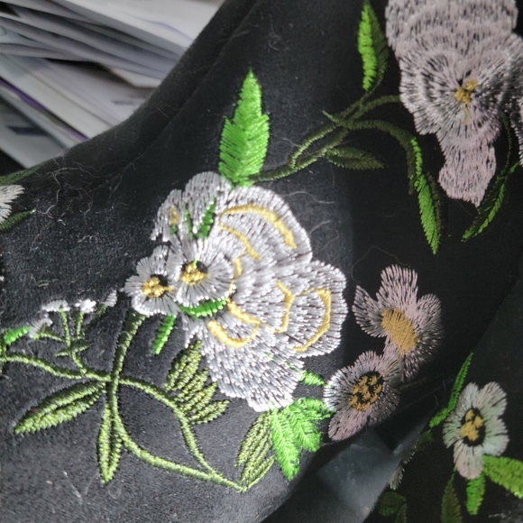 Forever21 embroidered black suede  boot - Picture 5 of 6